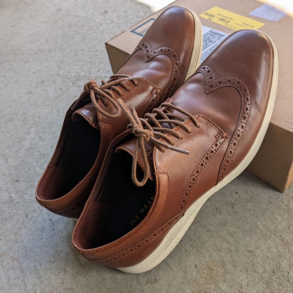 Cole Haan Grand OS Mens Chestnut Brown Wingtip Oxford, Size 10.5. Almost New.